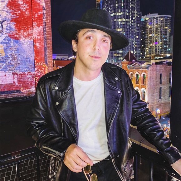 Meet your Posher, Bobby - Picture 4 of 4